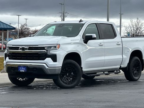 Used 2025 Chevrolet Silverado 1500 LT image 1
