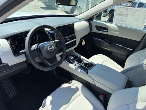 New 2026 Nissan Pathfinder SL w/ SL Premium Package (P04) FWD image 13