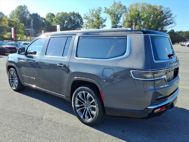 Used 2023 Jeep Grand Wagoneer L Series III w/ Rear Seat Video Group 1 AWD/4WD image 9