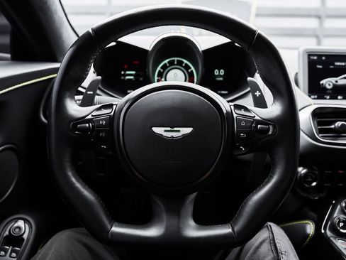 Used 2023 Aston Martin V8 Vantage Coupe RWD image 40