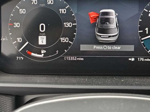 Used 2025 Land Rover Discovery Dynamic SE AWD/4WD image 24