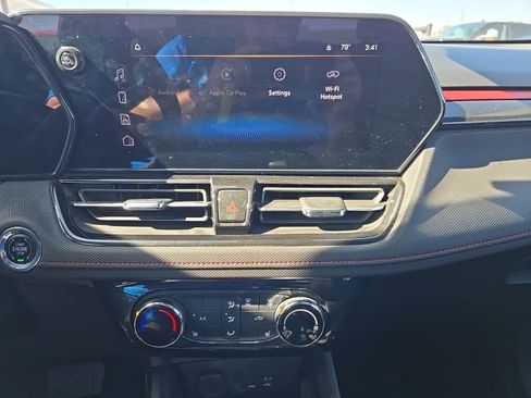 Used 2024 Chevrolet TrailBlazer RS FWD image 2