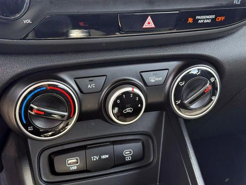 Used 2025 Hyundai Venue SE FWD image 27