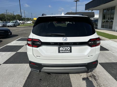 Used 2024 Honda Pilot Elite image 4