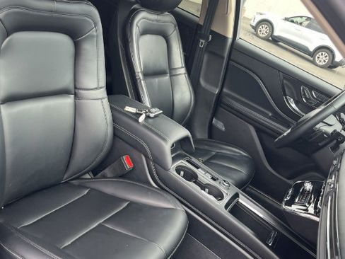 Used 2023 Lincoln Corsair AWD image 5