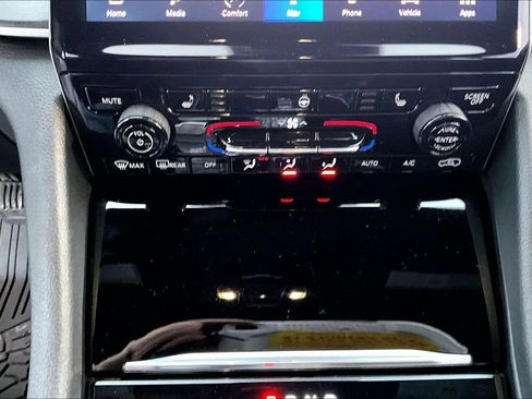 Used 2025 Jeep Grand Cherokee Limited w/ Black Appearance Package image 31