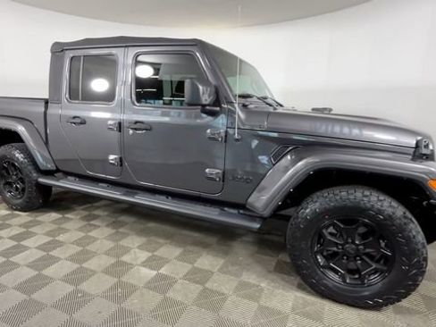 Used 2022 Jeep Gladiator Sport AWD/4WD image 2