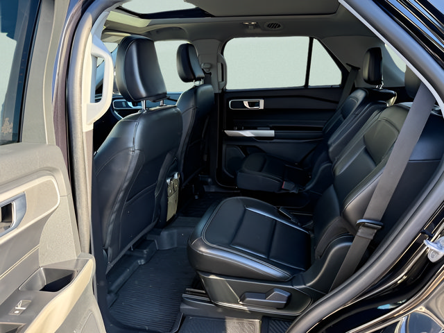 Used 2022 Ford Explorer XLT w/ Equipment Group 202A AWD/4WD image 5