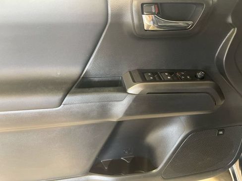 Used 2022 Toyota Tacoma TRD Sport w/ TRD Premium Sport Package AWD/4WD image 14