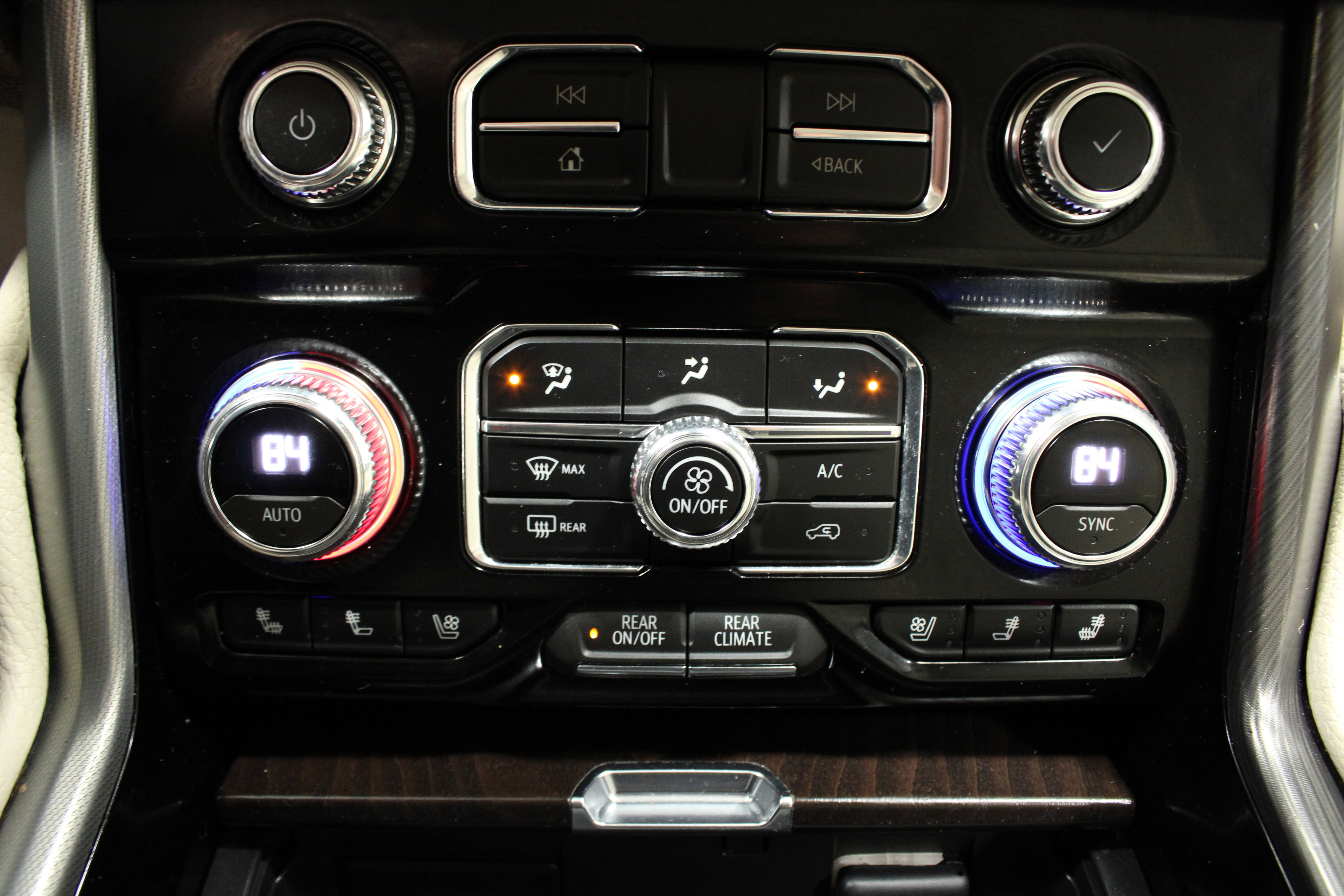 Used 2023 GMC Yukon XL Denali AWD/4WD image 42