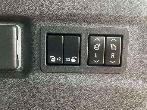 Used 2022 GMC Yukon XL Denali AWD/4WD image 18