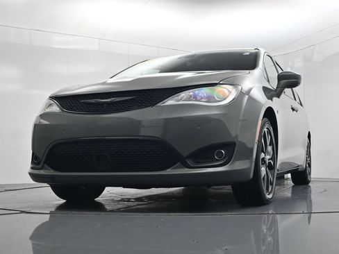 Used 2020 Chrysler Pacifica Touring w/ Advanced Safetytec Group FWD image 34