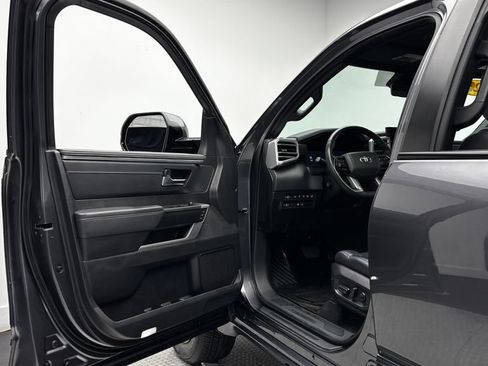Used 2025 Toyota Tundra Platinum AWD/4WD image 12
