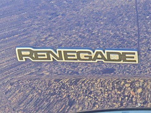 Used 2018 Jeep Renegade Limited image 33