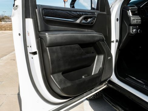 Used 2021 GMC Yukon XL Denali image 48