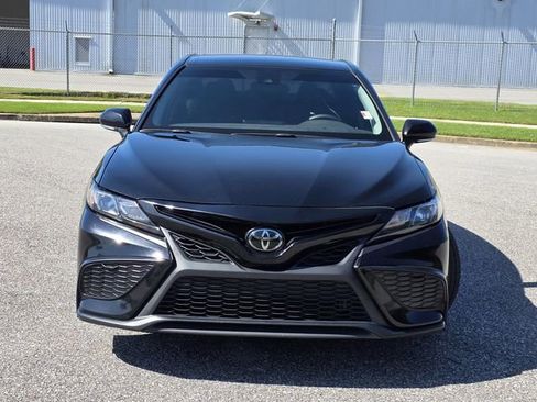 Used 2023 Toyota Camry SE FWD image 2