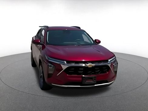 Used 2025 Chevrolet Trax LT FWD image 15