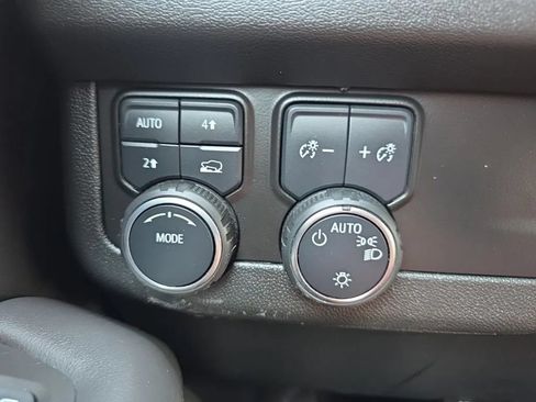Used 2024 Chevrolet Suburban LT AWD/4WD image 33