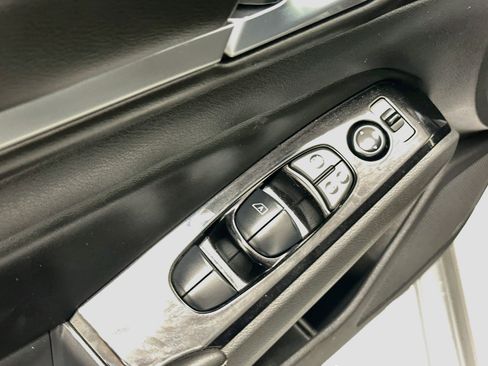 Used 2023 Nissan Altima 2.5 SV FWD image 15