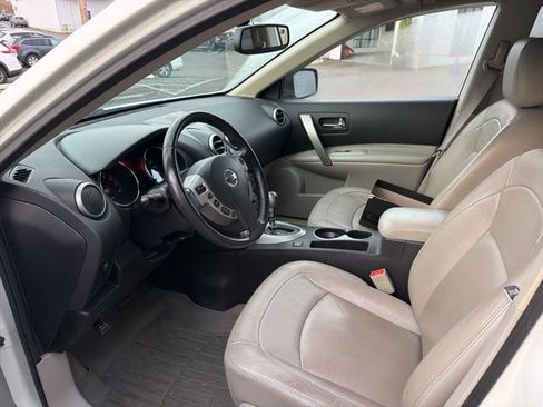 Used 2010 Nissan Rogue SL w/ Premium Pkg image 4