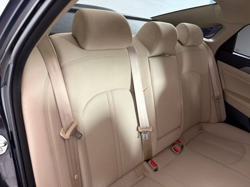Used 2015 Hyundai Sonata SE w/ Option Group 09 FWD image 19
