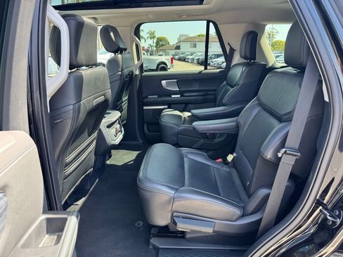 Used 2025 Ford Expedition Platinum image 12