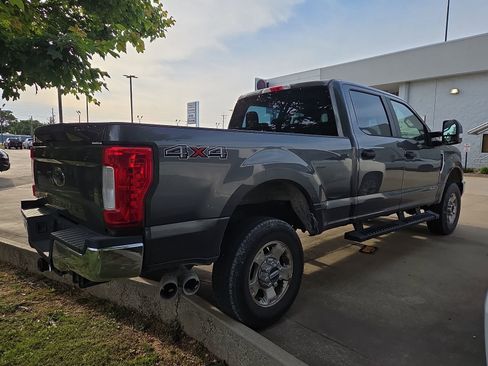 Used 2017 Ford F250 XL w/ Power Equipment Group AWD/4WD image 3