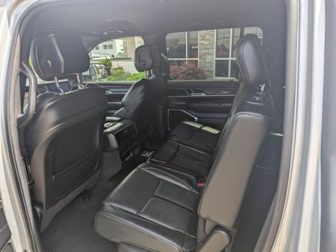 Used 2022 Jeep Wagoneer Series II AWD/4WD image 25