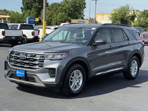 Used 2025 Ford Explorer Active RWD image 4