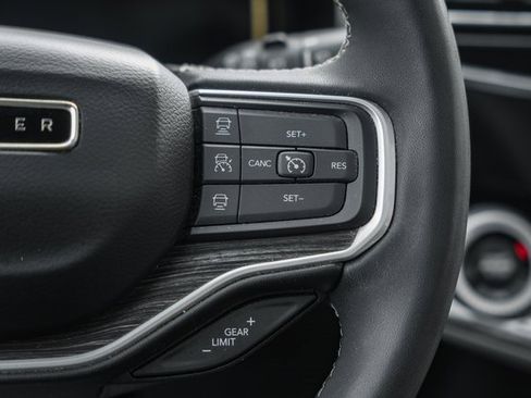 Used 2022 Jeep Wagoneer Series III w/ Premium Group I image 35