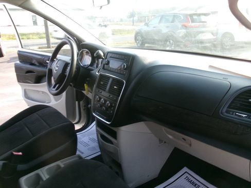 Used 2013 Dodge Grand Caravan SE image 24