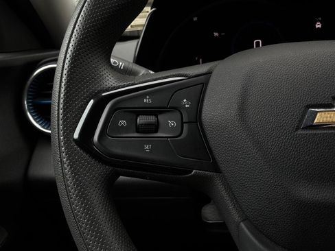 Used 2025 Chevrolet Trax LT FWD image 30