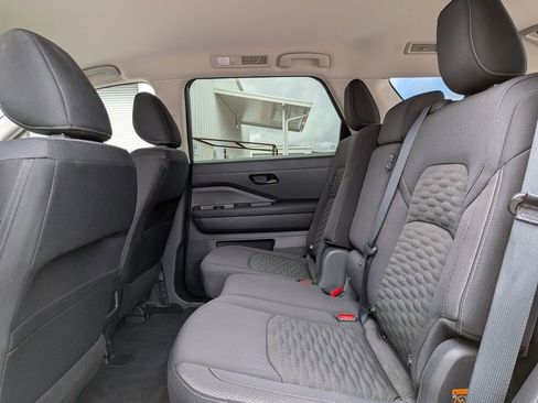 Used 2025 Nissan Pathfinder SV image 23