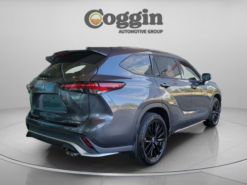 Certified 2025 Toyota Highlander XSE image 3