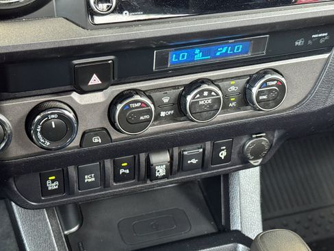 Certified 2021 Toyota Tacoma TRD Off-Road w/ Technology Package AWD/4WD image 18
