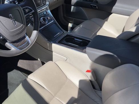 Used 2020 Lincoln Continental Reserve w/ Luxury Package AWD/4WD image 4