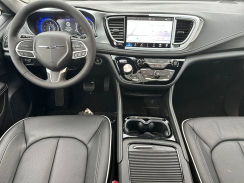 New 2026 Chrysler Pacifica Limited image 13