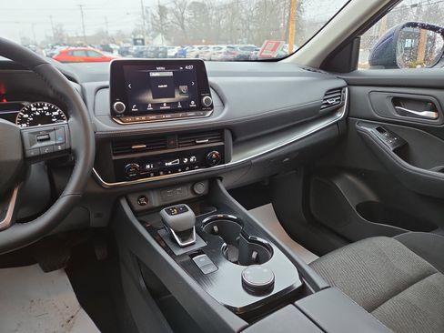 Used 2025 Nissan Rogue SV image 22