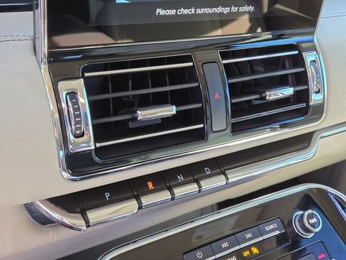 Used 2021 Lincoln Navigator 4WD image 29