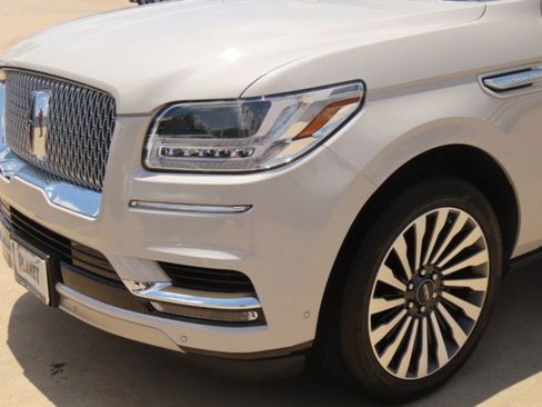 Used 2021 Lincoln Navigator Reserve w/ Luxury Package RWD image 3