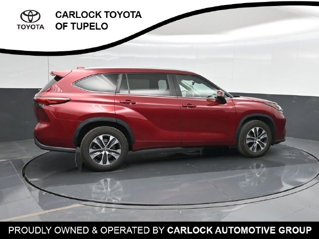 Used 2023 Toyota Highlander XLE FWD image 4