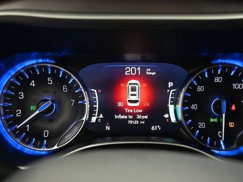 Used 2023 Chrysler Pacifica Touring-L FWD image 9