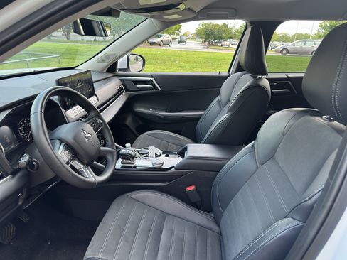 Used 2025 Mitsubishi Outlander SE AWD/4WD image 17