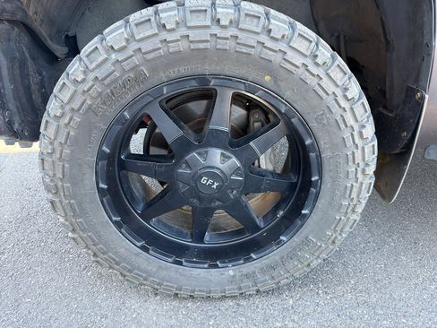 Used 2018 Toyota Tundra SR5 AWD/4WD image 13