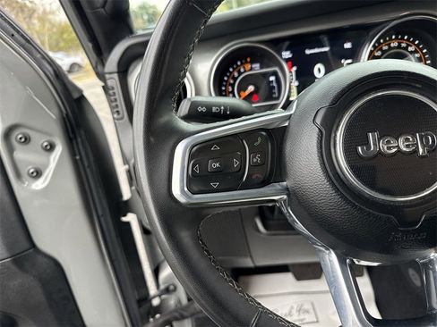 Used 2023 Jeep Gladiator Overland image 12