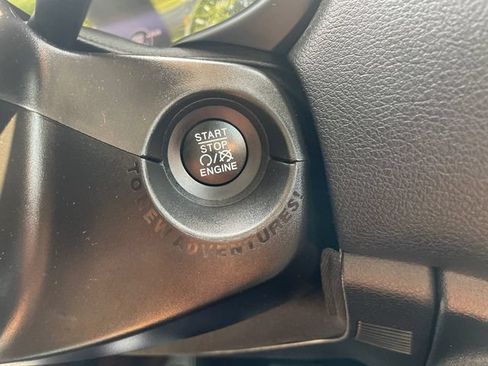 Used 2021 Jeep Renegade Latitude AWD/4WD image 37