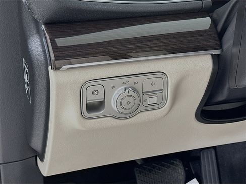 Certified 2026 Mercedes-Benz GLE 450 4MATIC image 11