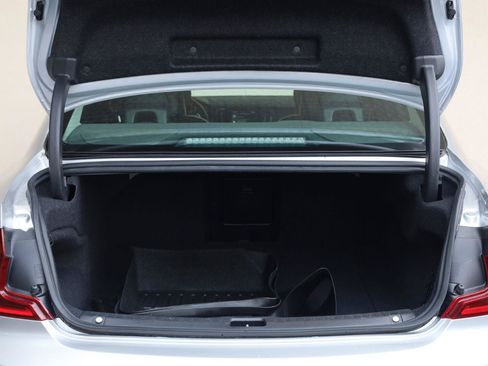 Used 2018 Volvo S90 T5 Momentum w/ Convenience Package FWD image 11