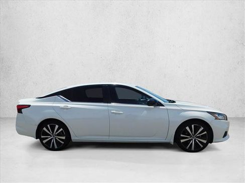 Used 2020 Nissan Altima 2.5 SR w/ Premium Package FWD image 4