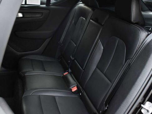 Used 2025 Volvo XC40 B5 Plus image 13